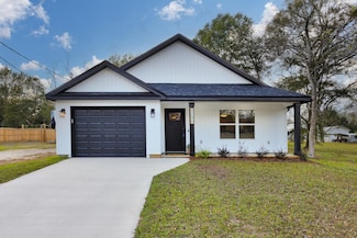 8090 3rd St, Laurel Hill, FL 32567