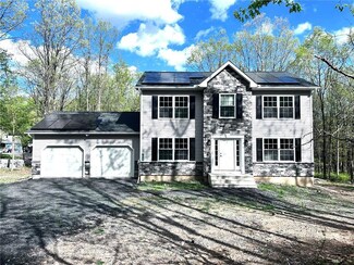 1569 N Rocky Mountain Dr, Saylorsburg, PA 18353