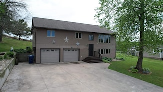 115 Sunset St, Elgin, IA 52141