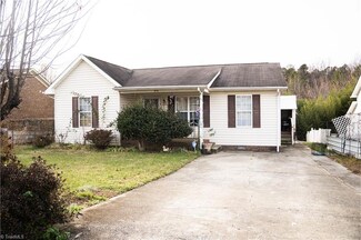 515 Warbler Ct, High Point, NC 27260
