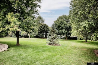 7111 Travis Dr, Lincoln, NE 68516