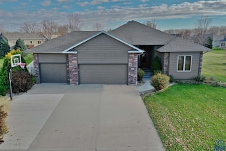 695 Meadowlark Cir, North Sioux City, SD 57049