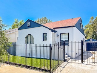 3018 42nd St, Sacramento, CA 95817