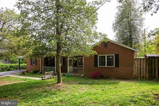 1300 Cresthaven Dr, Silver Spring, MD 20903