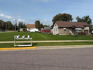 813 S Hickory St, Mauston, WI 53948