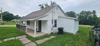 305 W Bedford St, Marshfield, MO 65706