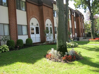 731 Chestnut St, Cedarhurst, NY 11516