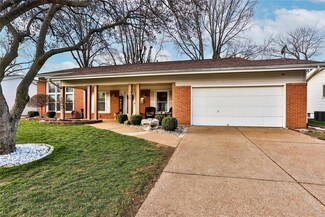 738 Lamplight Ln, Hazelwood, MO 63042