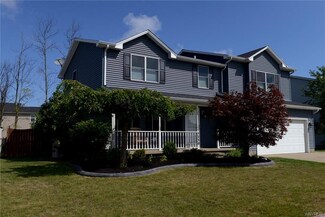 2250 Hobblebush Ln, Lake View, NY 14085
