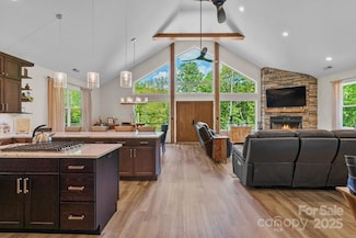 143 Burnside Trail, Hendersonville, NC 28792