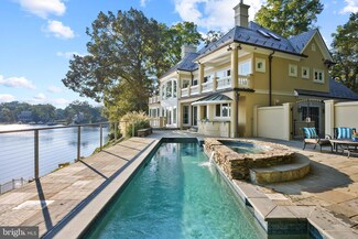 3333 Pocahontas Dr, Edgewater, MD 21037