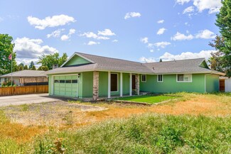 620 Hopkins Rd, Central Point, OR 97502