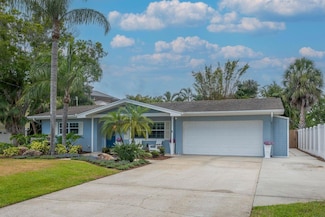 111 Carlyle Dr, Palm Harbor, FL 34683