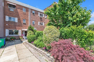 93-24 243rd St, Bellerose, NY 11426