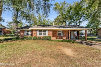690 Cox Ave, Holly Springs, MS 38635