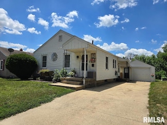 270 Thompson Ct, Canton, IL 61520