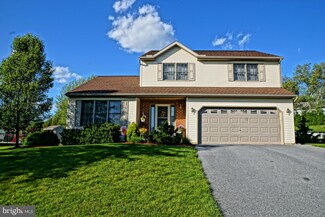 18 N Butterfly Dr, Myerstown, PA 17067