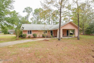7 Dogwood Cir, Diamondhead, MS 39525