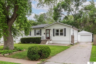 8978 Laurie Cir, Omaha, NE 68124