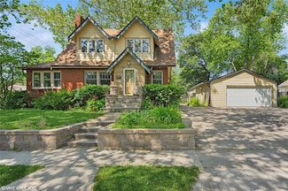 3320 SW 12th St, Des Moines, IA 50315