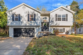 2309 W Squire Rd, Lake Sherwood, MO 63357