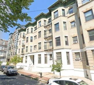 65 Burbank St Unit 8, Boston, MA 02115