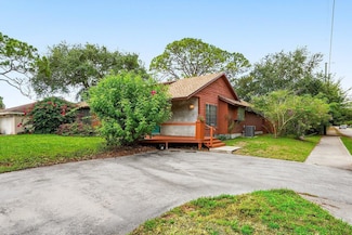 4744 Dolphin Dr, Lake Worth, FL 33463