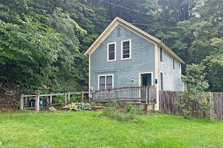 6 Chase St, Brattleboro, VT 05301
