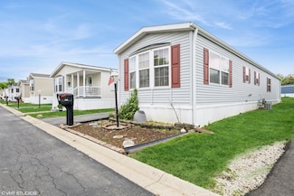 940 Crookedstick Ct, Crystal Lake, IL 60014