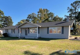 814 Frost St SW, Hartselle, AL 35640