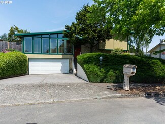 1447 SW 5th Place, Gresham, OR 97080