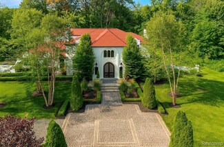 5190 Clarendon Crest St, Bloomfield Hills, MI 48302