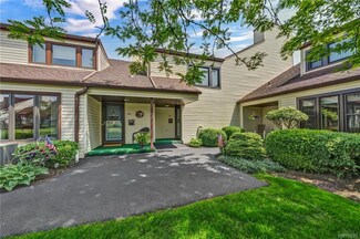 153 Old Meadow Dr, East Amherst, NY 14051