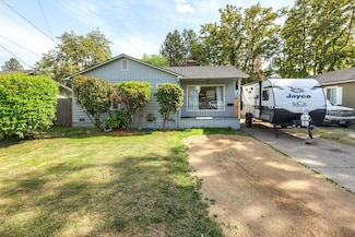 818 E 9th St, Medford, OR 97504