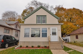 2029 Summit Ave, Racine, WI 53404