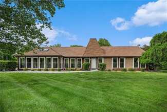 2018 Park Ln, Smithville, MO 64089