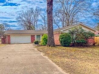 1612 Pinewood Dr, Benton, AR 72019