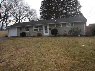 20 Gloucester St, Warwick, RI 02886