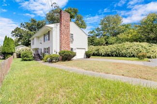 14 Glendale Ave, Riverside, RI 02915