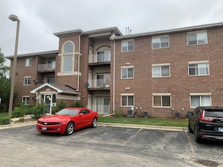 881 N Swift Rd Unit 206, Addison, IL 60101