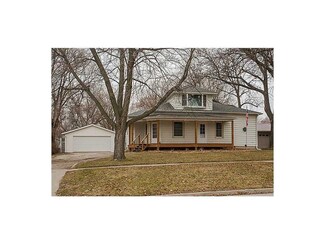 711 5th St, Kalona, IA 52247