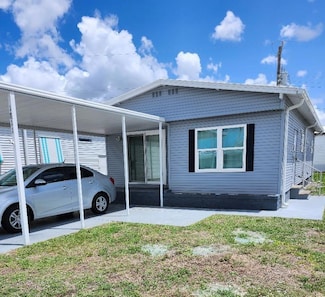 1811 Pennsylvania Ave, Bradenton, FL 34207