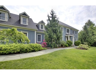 21 Squier Dr, North Hampton, NH 03862