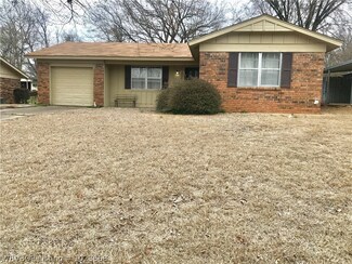 508 K St, Barling, AR 72923