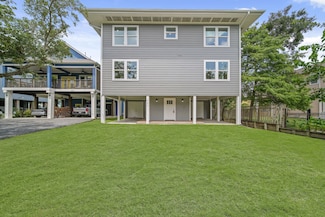 220 Pine Rd, Kemah, TX 77565