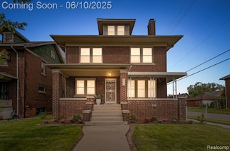 5302 Burns St, Detroit, MI 48213