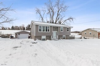 120 Pleasant St, Carlisle, IA 50047