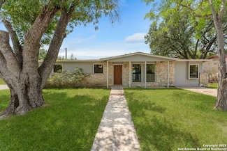 202 Hillview Dr, Universal City, TX 78148