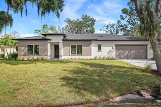 725 W Lake Cir, Sarasota, FL 34232