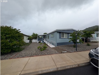 12 NE Mary Ann Ln, Roseburg, OR 97470